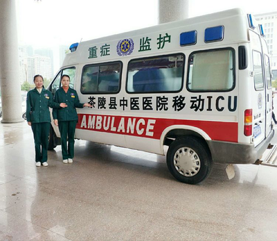 茶陵縣首臺(tái)移動(dòng)ICU救護(hù)車落戶中醫(yī)醫(yī)院，打造移動(dòng)手術(shù)新平臺(tái)